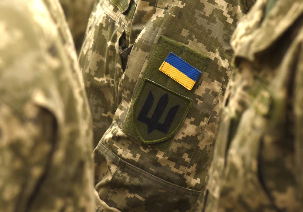 Майже половина українців вважає, що бути ухилянтом не соромно