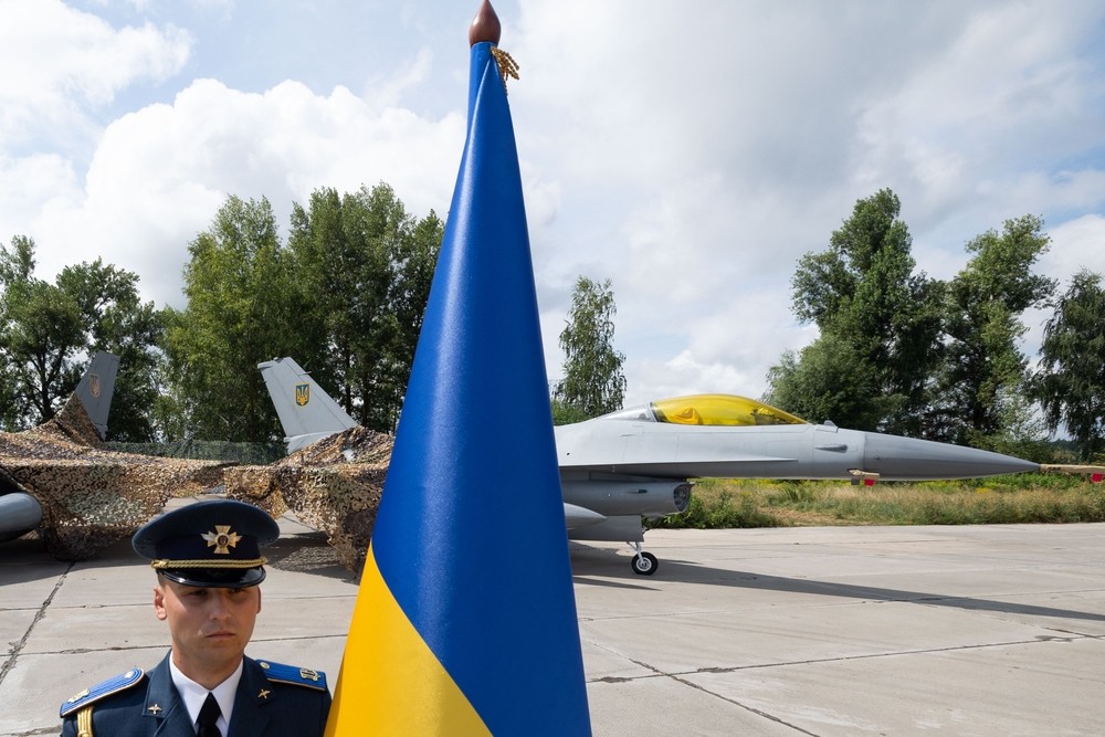 Україна шукає відставних пілотів НАТО для керування отриманими F-16