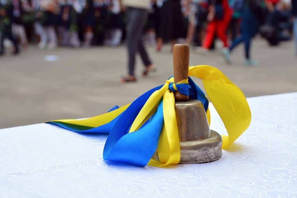 День знань: як діти прифронтових міст України повертаються до школи
