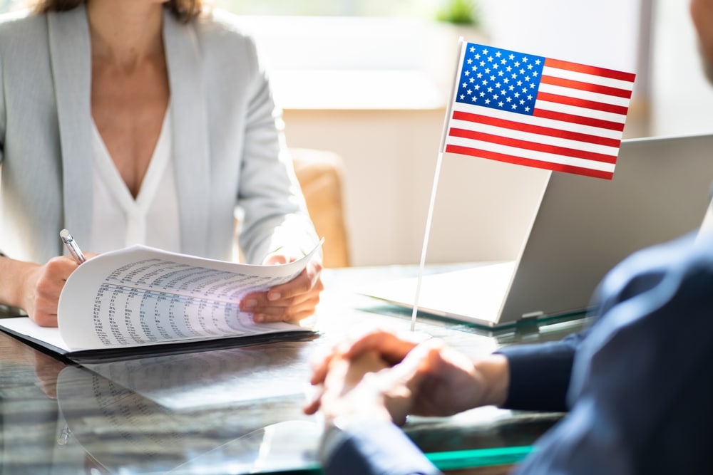 Грін-карта для українця у США: як отримати, якщо приїхали по туристичній візі