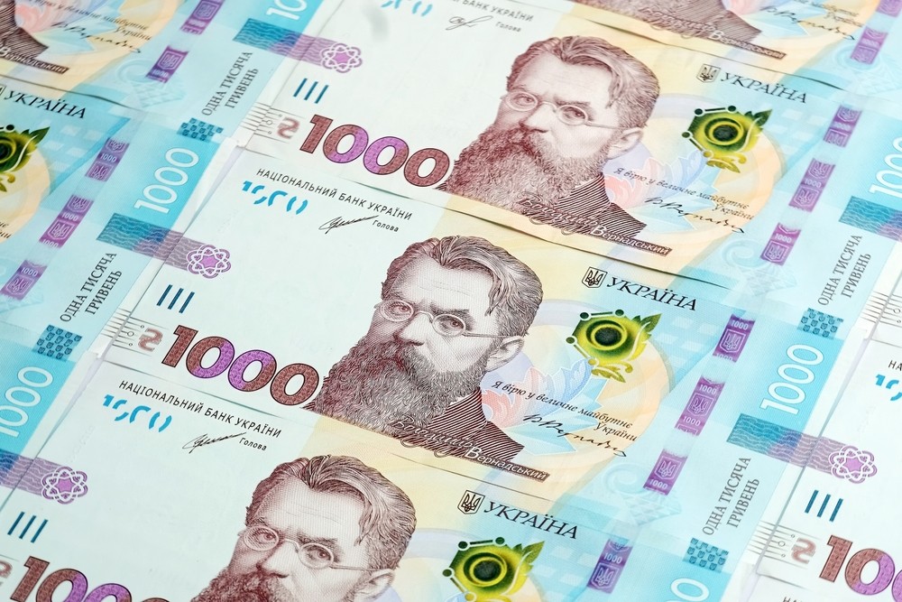 Тих, хто отримає "тисячу Зеленського" не в Україні, змусять її повернути