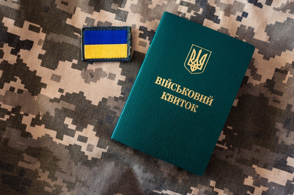 Українцям за кордоном обіцяють роботу в обороні без мобілізації