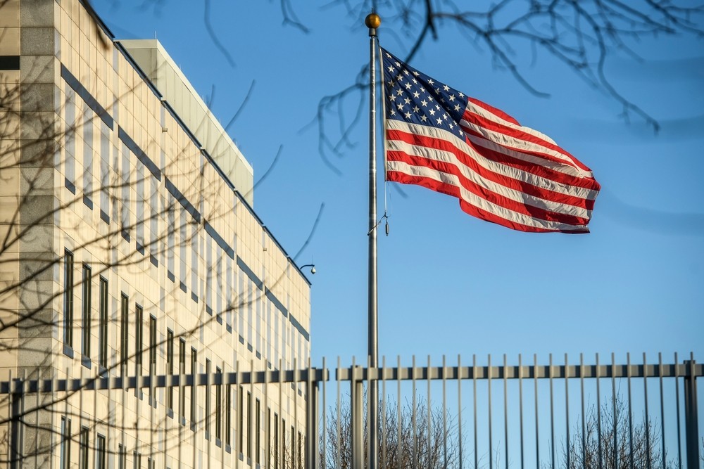 "Ніж у спину від друга": українці протестували біля посольства США через політику Трампа