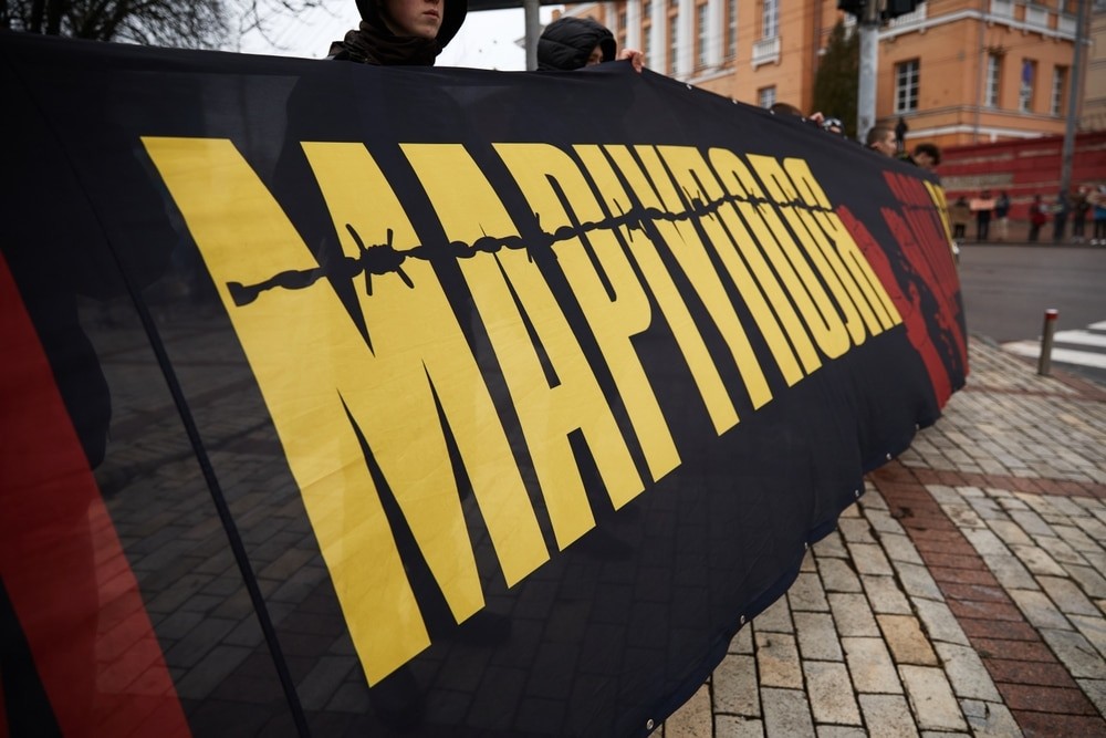 Звільнений з полону боєць ЗСУ зняв власне фото з Алеї зниклих безвісти: сильні кадри