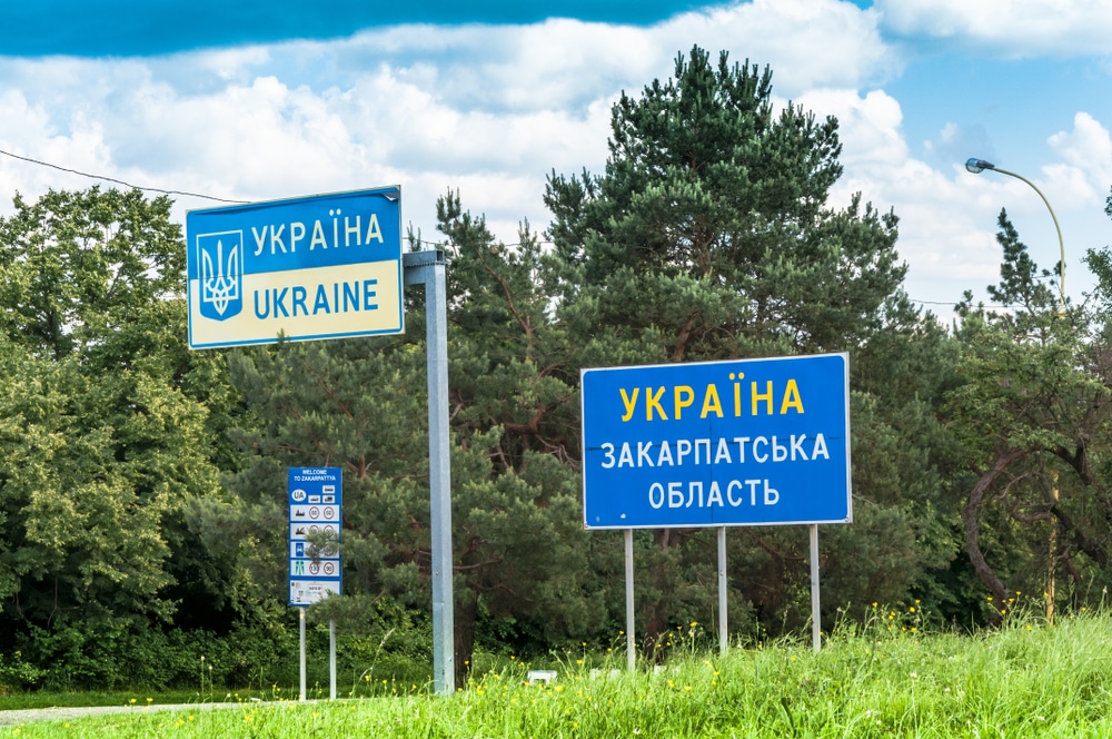 Чоловікам до 24 років можуть дозволити виїзд з України