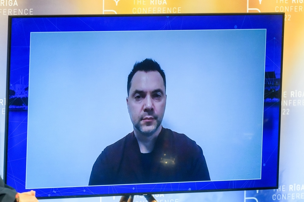 Арестович під санкціями: Зеленський пояснив, чому в списку опинився ексрадник ОП