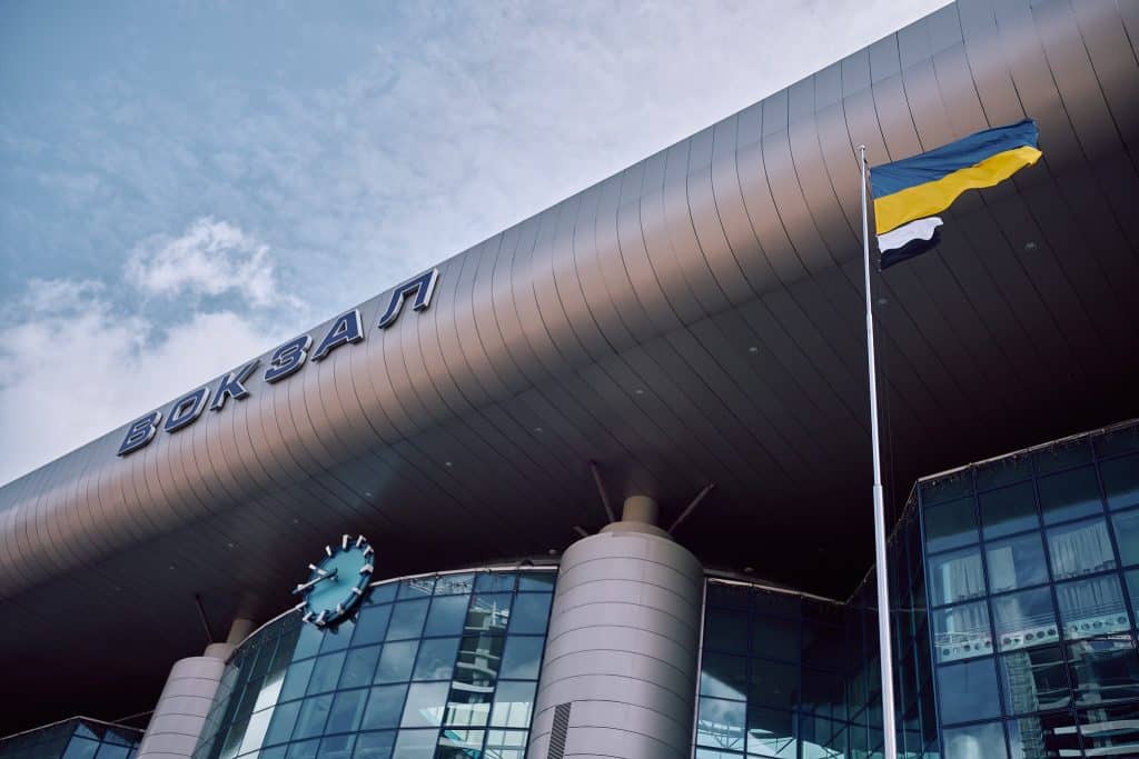В Україні зʼявився новий символ: що означає біло-чорний прапор?