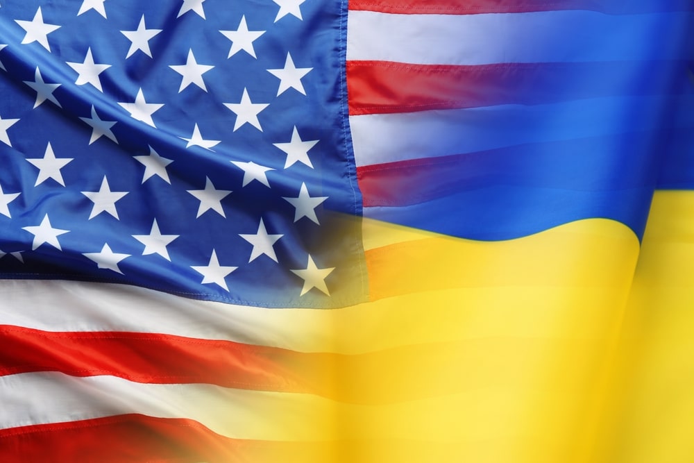 Підтверджено USCIS: українцям з U4U дозволять продовжувати гуманітарний пароль у США