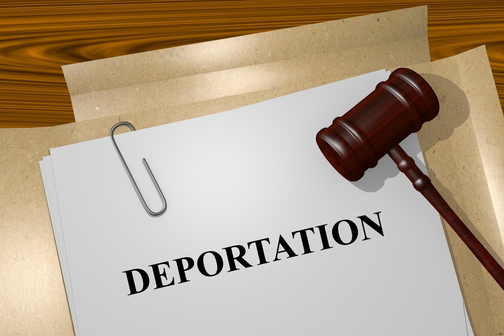 США видали ордери на депортацію 24 українців, але вислати їх додому не можуть