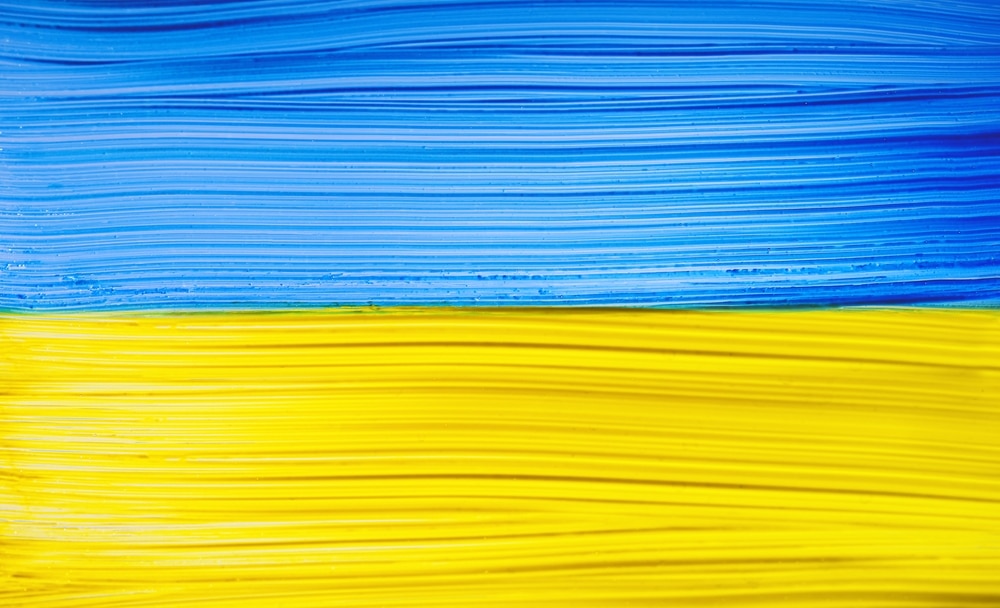 Найбільший написаний прапор України: художник з Дніпра встановив рекорд