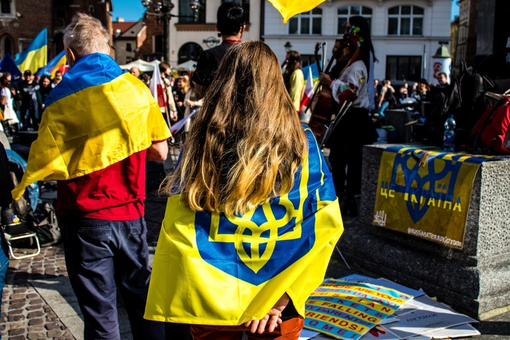 Скільки українців зараз перебуває за кордоном через війну: нові дані НБУ