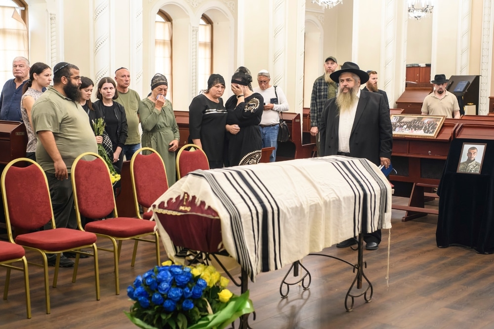"У пам'ять про сина": головний рабин України зводить житло для постраждалих від війни