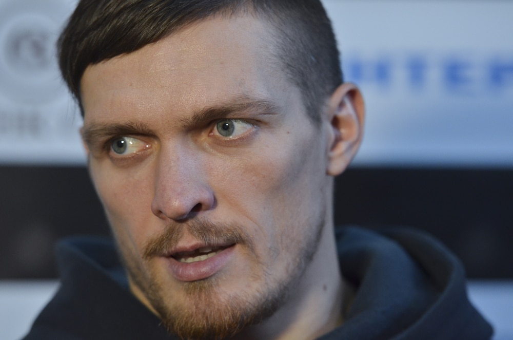 Усик нокаутував Дюбуа в Лондоні та став абсолютним чемпіоном світу