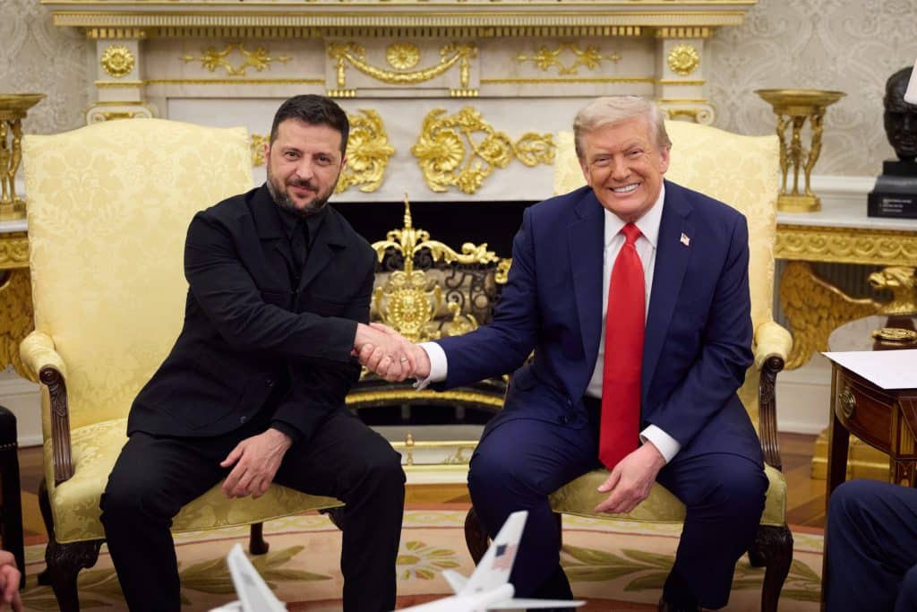 Зеленський передав Трампу подарунок від українського військового