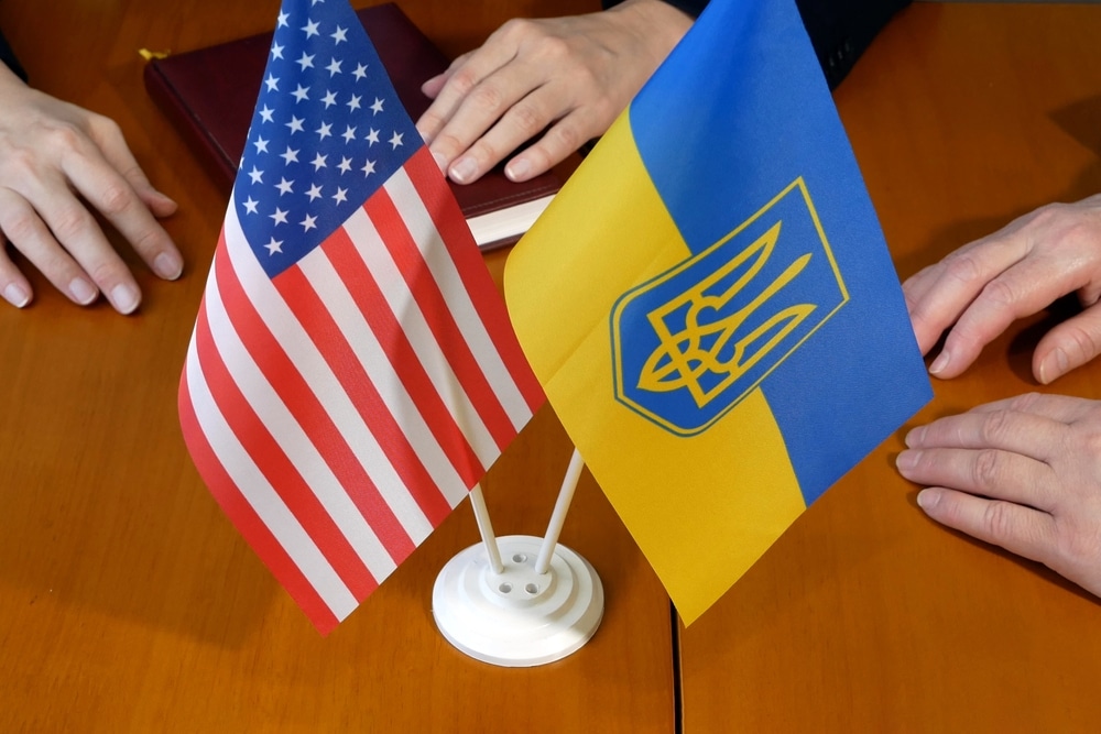 38% українців вважають, що США тиснуть на Україну заради поступок Росії