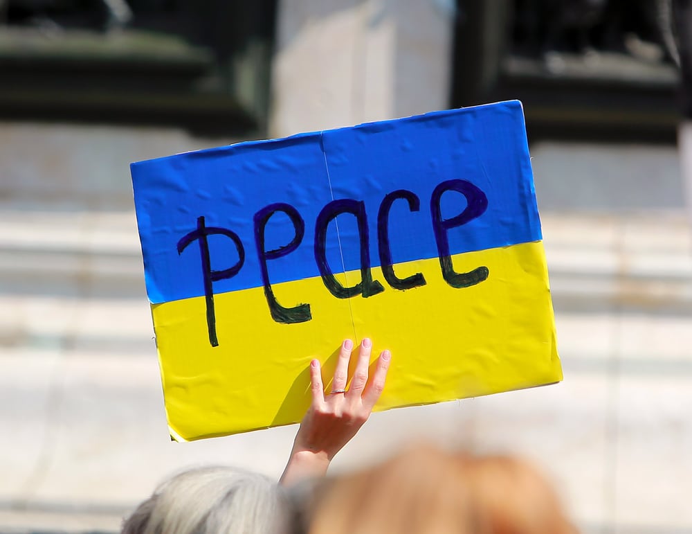 Українці відкидають "мир" на умовах РФ, а план США підтримують неохоче