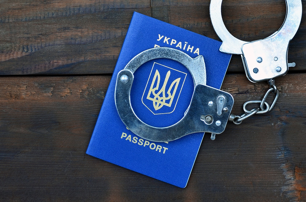 Українців за кордоном каратимуть за неповернення під час війни