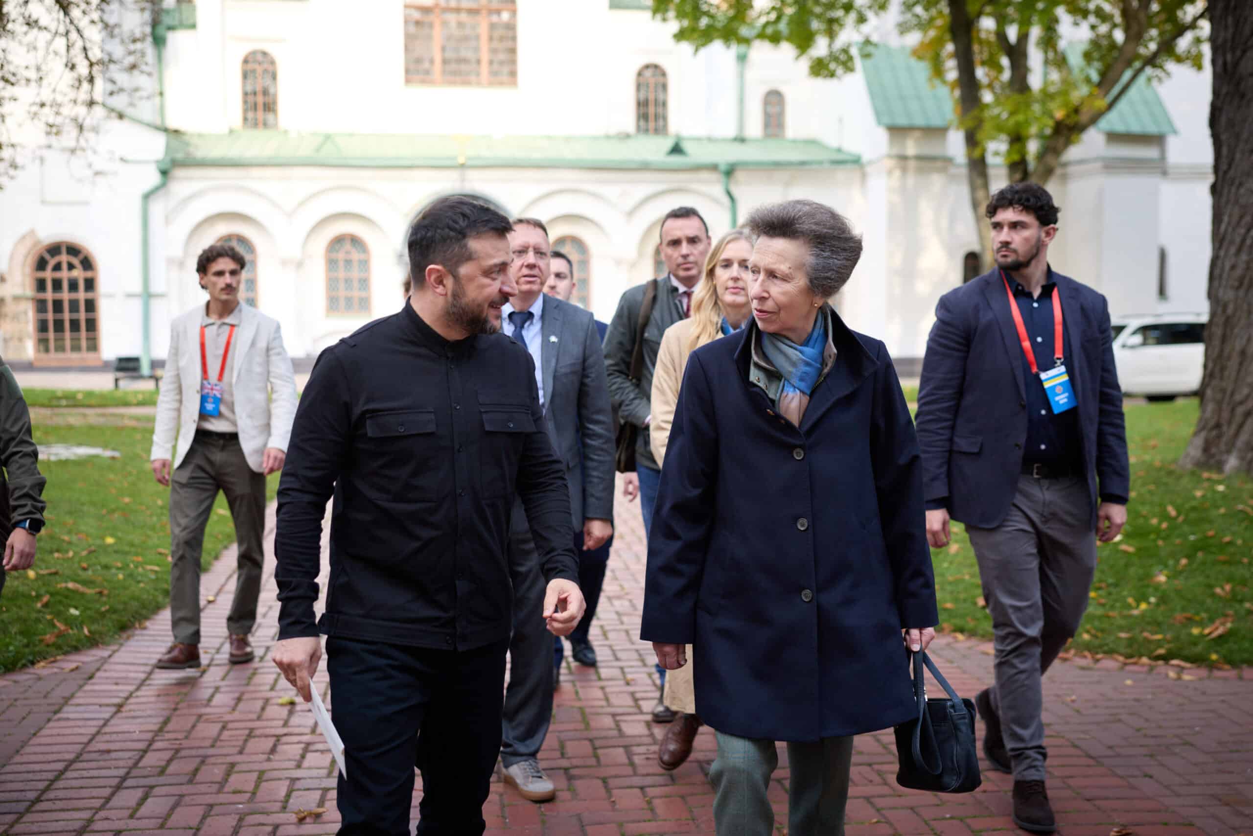 Принцеса Анна приїхала до Києва та вшанувала пам’ять дітей, загиблих у війні