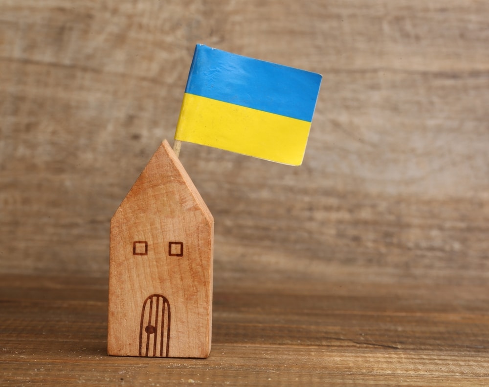 Між прапорами: родина з Маріуполя почала нове життя у США попри невизначеність