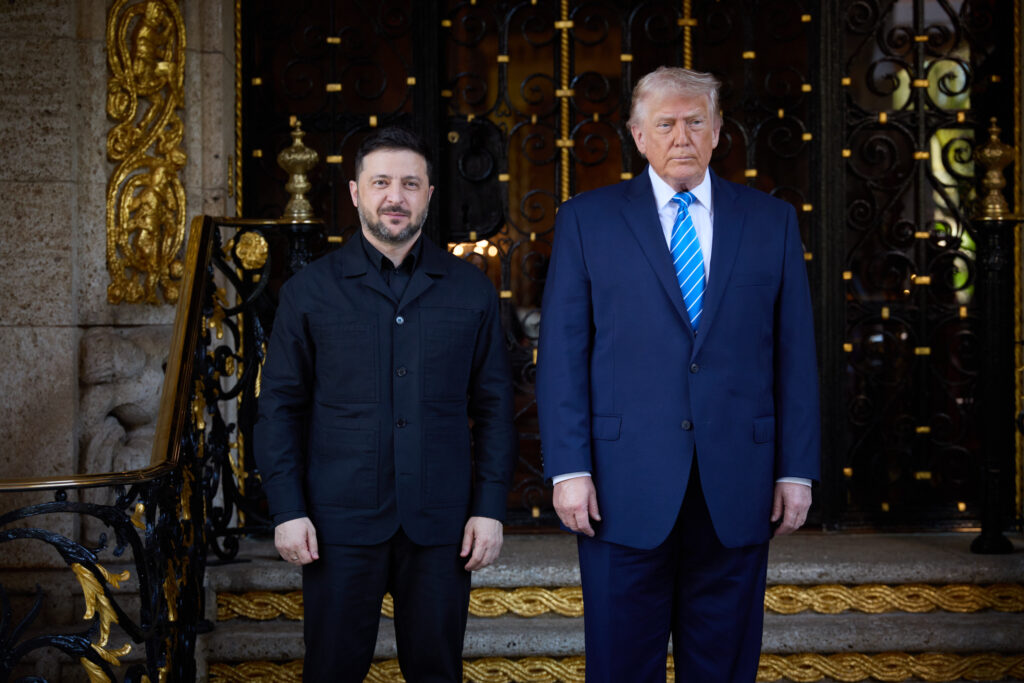 “У Зеленського немає карт, є тільки Трамп”: нова заява президента США про війну
