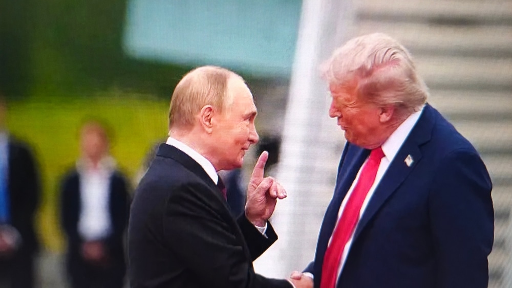 Трамп повісив фото з Путіним у Білому домі поруч із сімейними світлинами