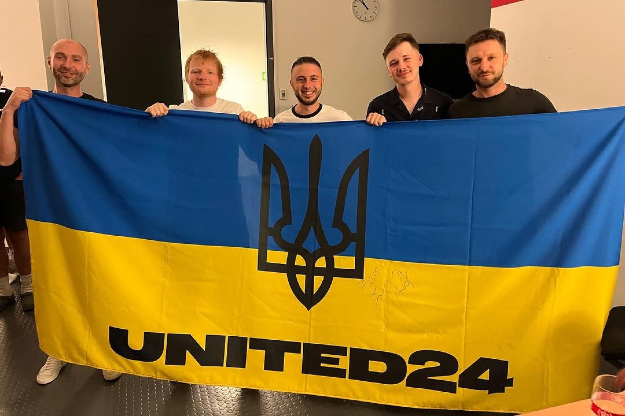 U2, Ед Ширан і Антитіла записали спільну пісню Yours Eternally. Відео!