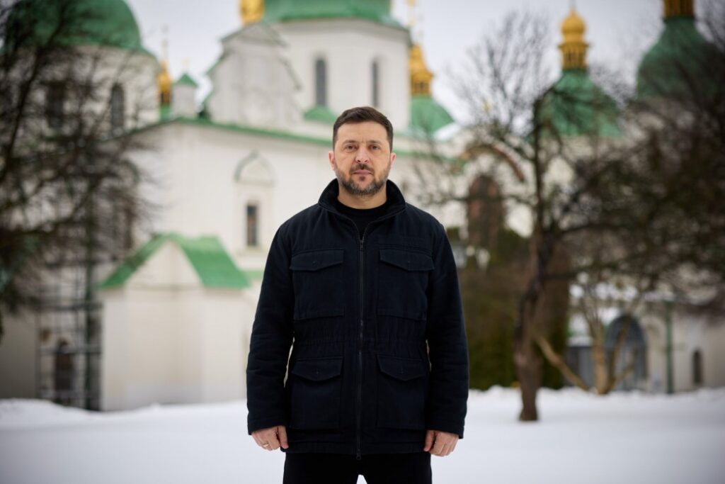 “Хочу прийти сюди з президентом США”: Зеленський звернувся до українців 24 лютого. Відео