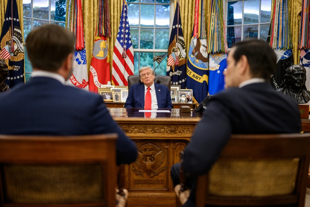 Трамп хоче урочистої церемонії підписання миру між Росією та Україною