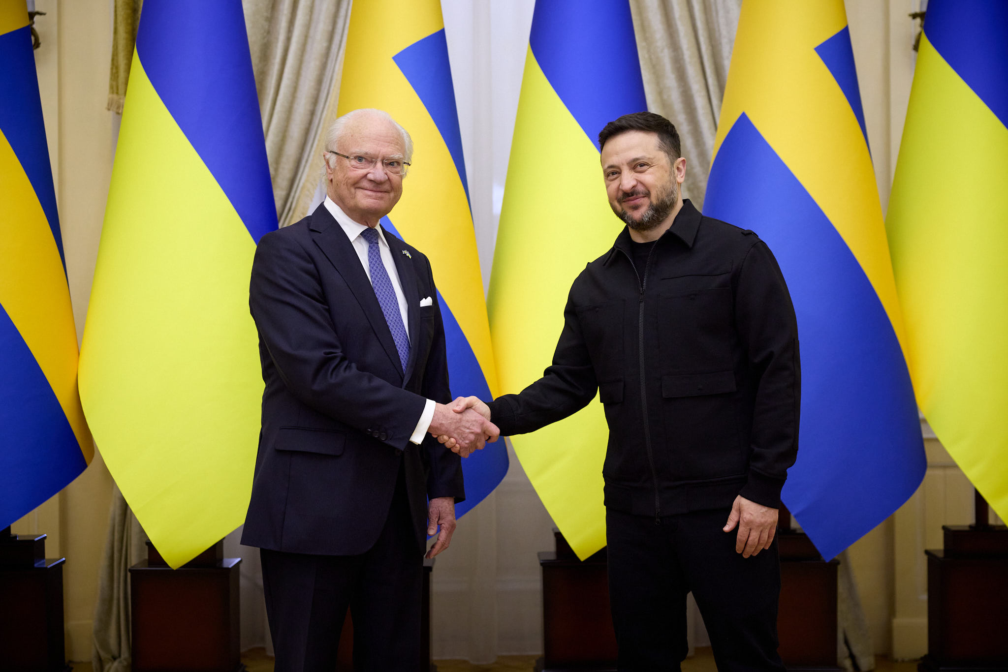 Король Швеції відвідав Україну: "глибоко вражений" Зеленським, якого назвав великим лідером