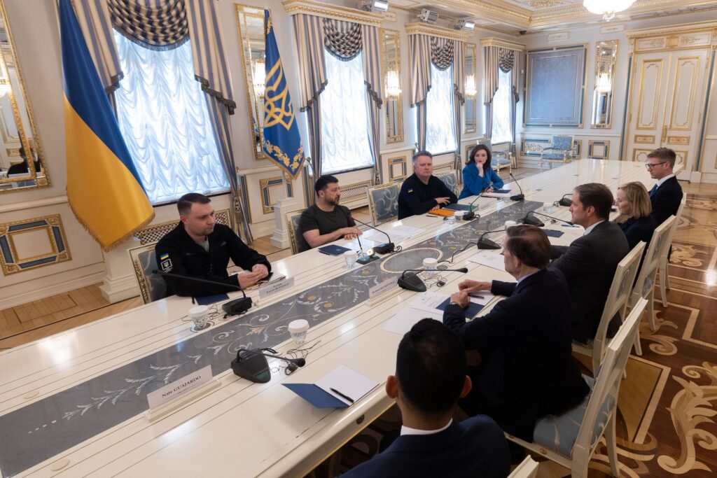 Президент України зустрівся з конгресменами США у Києві: головне