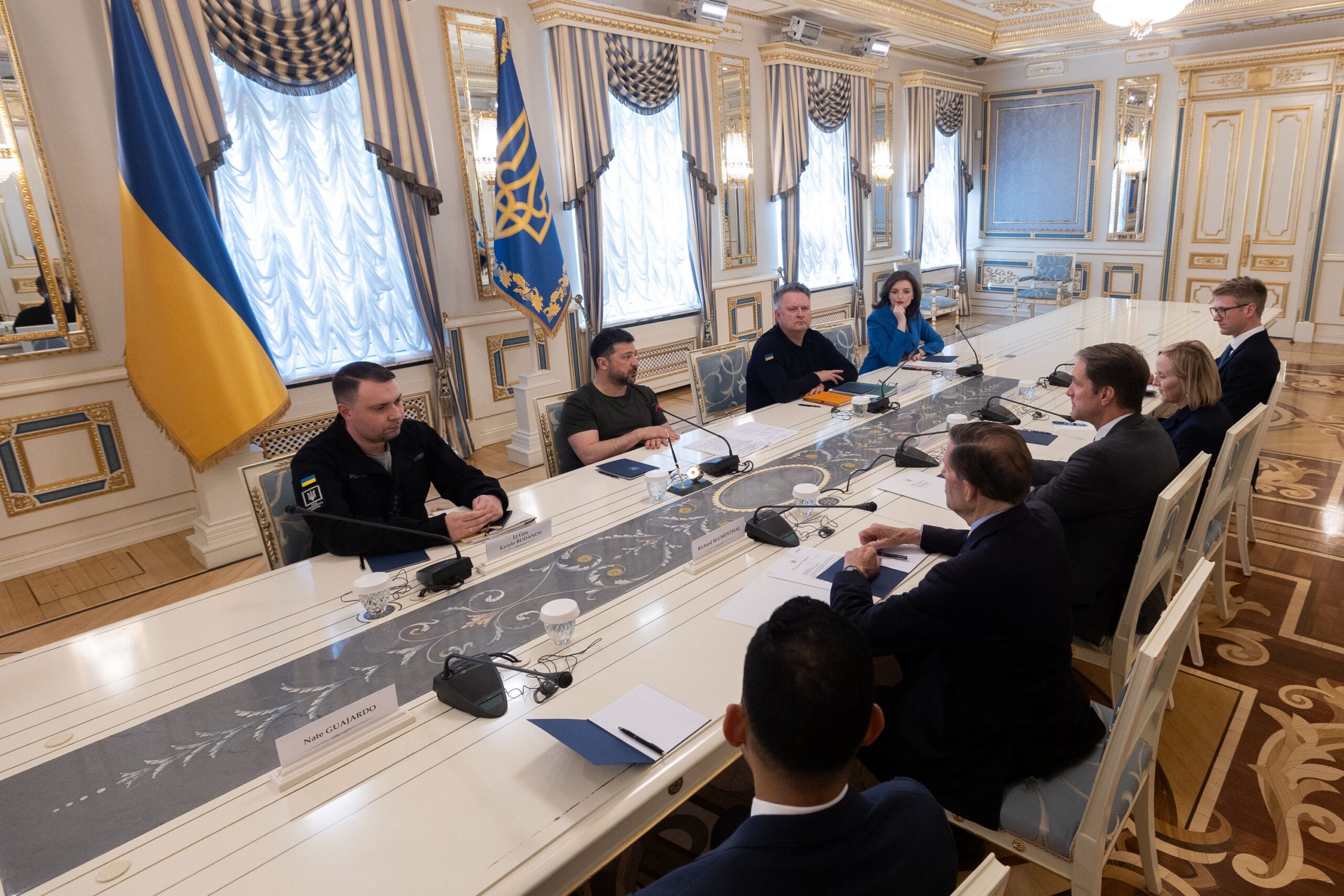 Президент України зустрівся з конгресменами США у Києві: головне