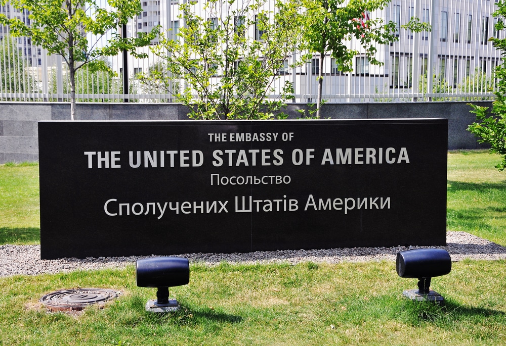 США відмовилися засудити погрози РФ посольствам у Києві
