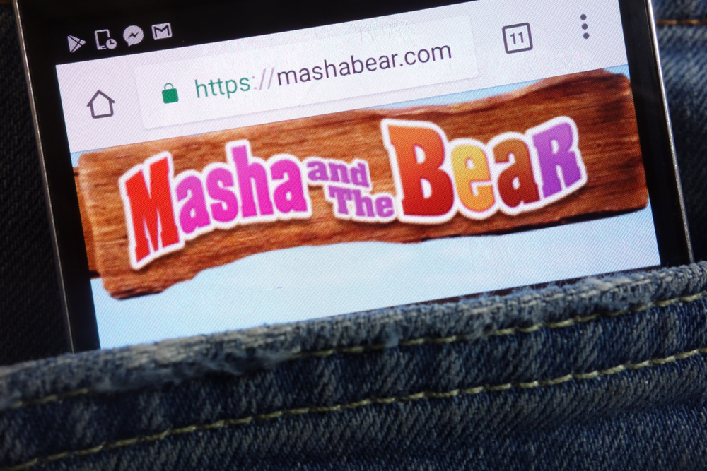 Netflix покаже "Машу та Ведмідя" у 100 країнах: угода, яка обурила Україну