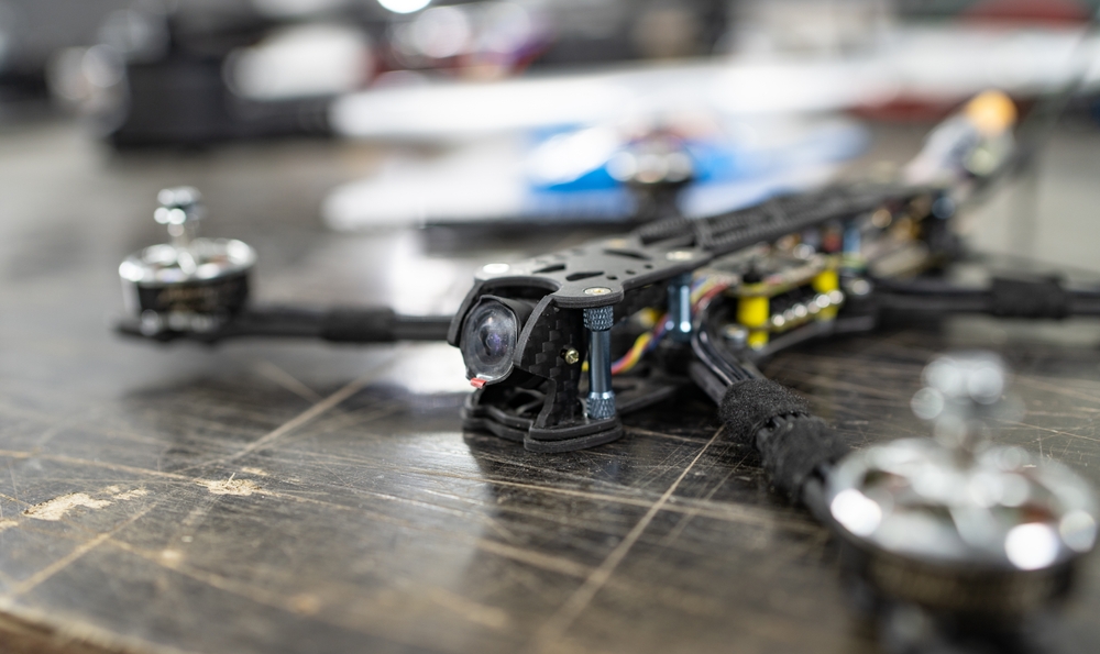 Українка намагалася відправити до США FPV-дрони: її будуть судити