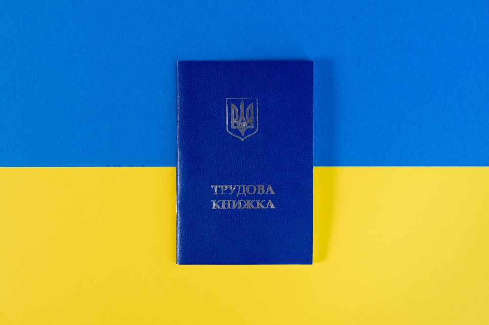 Що буде з пенсією в Україні, якщо ви не оцифрували трудову книжку до 10 червня?