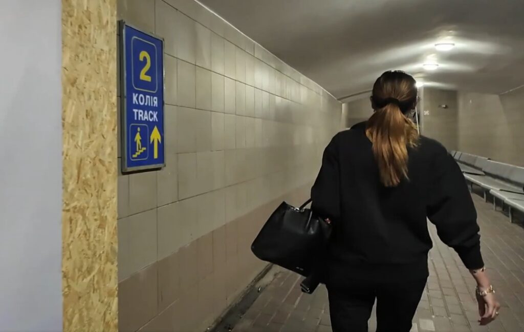 Улюблена блогерка Трампа приїхала в Україну та вибачилася за дезінформацію. Відео