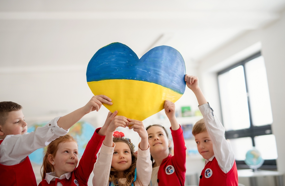 Українська школа за кордоном: як навчатися без подвійного навантаження