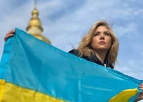 Голлівудська зірка українського походження Кетрін Винник відвідала весілля бійця ЗСУ