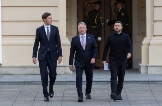 Від рукостискань з Путіним до футболок «Київський режим»: як Віткофф та Кушнер з'їздили до РФ та України
