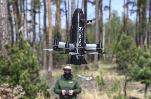 Українці продовжують навчати армію США воювати сучасними дронами Українці продовжують навчати армію США воювати сучасними дронами