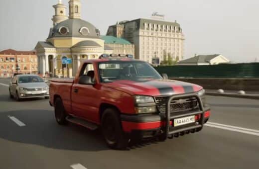 Американський підприємець придбав пікап з серіалу "Слуга народу" зі слідами куль